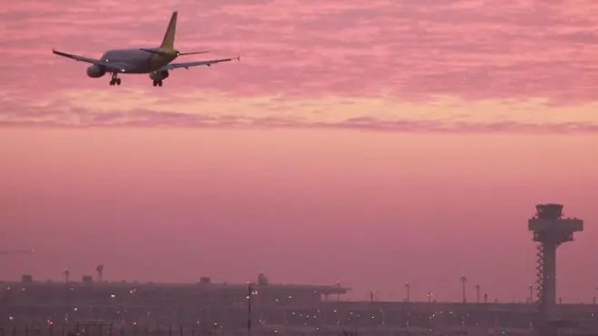 طائرة تستعد للهبوط