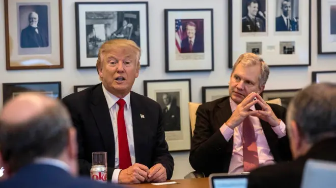 Tổng thống đắc cử Mỹ, ông Donald Trump (trái) dành cuộc phỏng vấn kéo dài khoảng một giờ đồng hồ tại Tòa soạn báo New York Times hôm 23/11/2016.