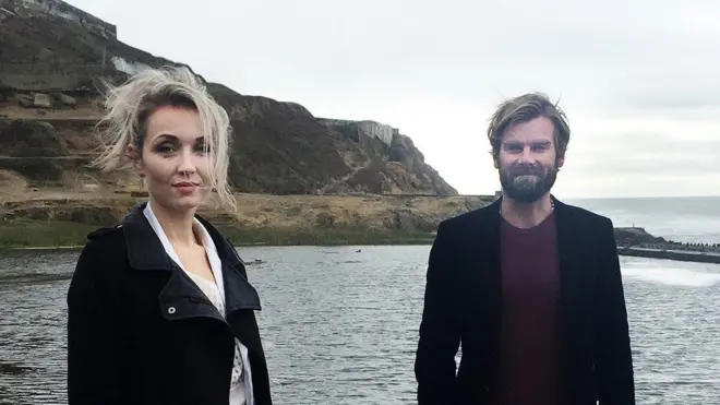 Thordis Elva và Tom Stranger