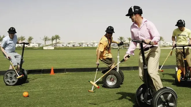 لماذا يعيش المغتربون في عزلة؟