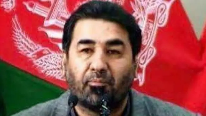 د افغانستان ولسمشر د یوه حکم په بنسټ ددې هېواد د ټاکنو خپلواک کمېسیون مشر نجیب الله احمدزی له دندې ګوښه کړی.