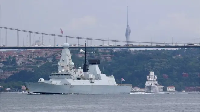 Kraliyet Donanması'nın Type 45 destroyeri "HMS Defender", 14 Haziran'da İstanbul Boğazı'nı geçerek Karadeniz'e geçmişti.