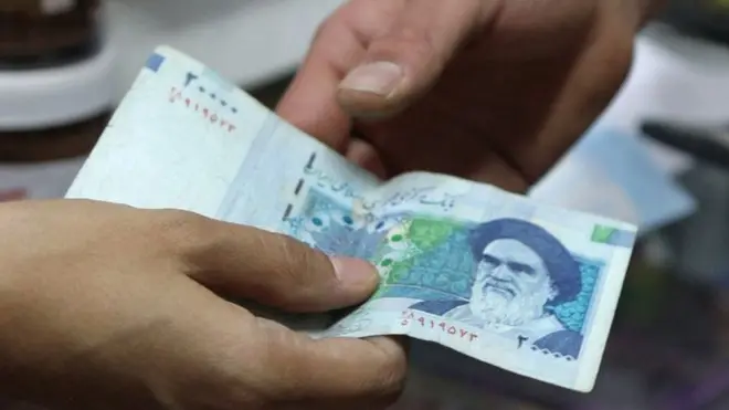 2012માં ઈરાનના ચલણ રિયાલે પ્રતિબંધોના કારણે ડોલર સામે તેનું મૂલ્ય બે તૃતીયાંશ જેટલું ગુમાવી દીધું હતું.