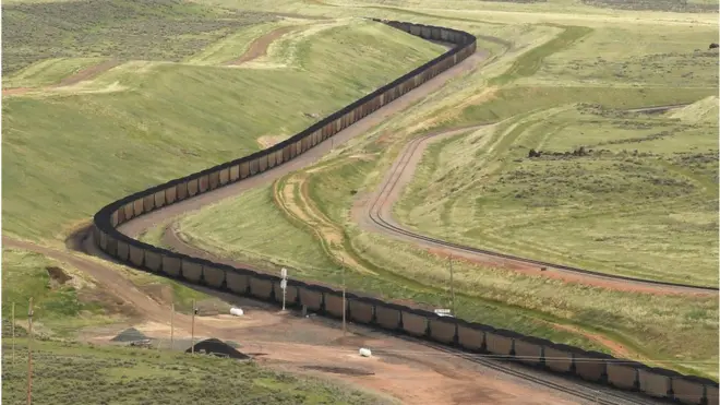 قطار حامل بار زغال در آمریکا