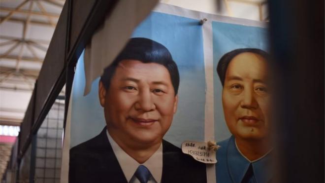 Pôster compara Xi Jinping a Mao Tsé-Tung