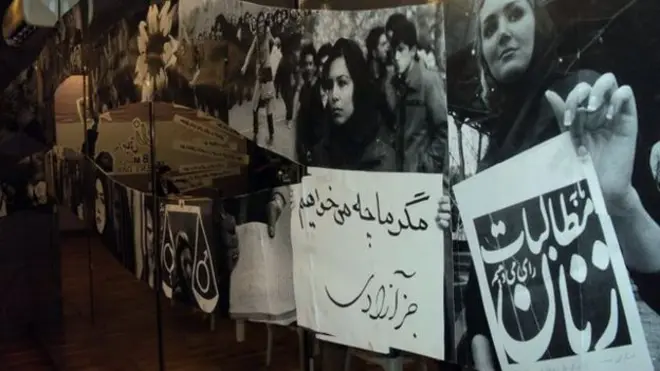 مرور تاریخ جنبش زنان در چهل سال گذشته نشان میدهد که جمهوری اسلامی همواره مشکلات عدیده‌ای بر سر راه نهادسازی و شبکه‌سازی فعالان سکولار حقوق زنان ایجاد کرده‌است. در واقع علاوه بر محدودیت در حوزه اختیارات، هزینه دیگری که به زنان سکولار تحمیل میشود، محدودیت امکان برخورداری از حمایت جامعه مدنی است