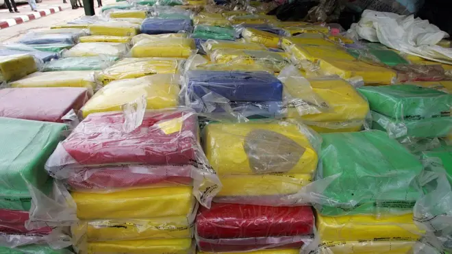 La saisie record de cocaïne au Sénégal, de 2,4 tonnes, avait eu lieu en juillet 2007, près de Mbour, dans l'ouest du pays.