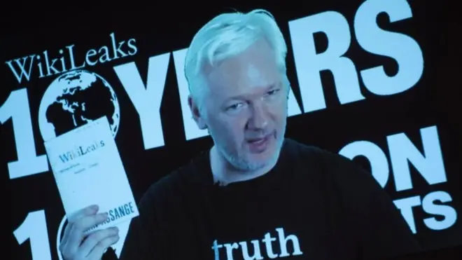 जूलियन असांजे