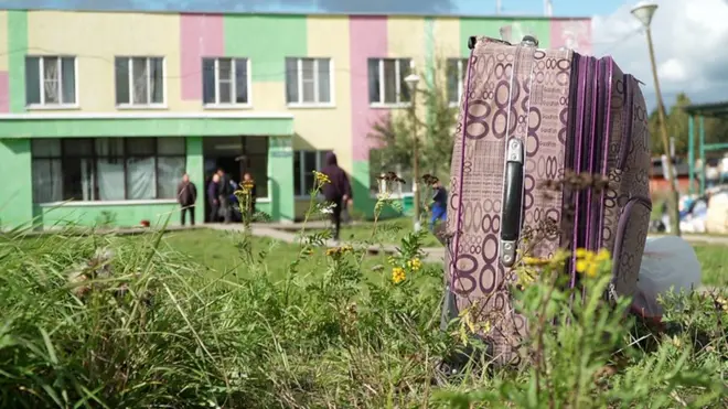 “Как муравьи”: что происходит в поселке, где прошел митинг против мигрантов