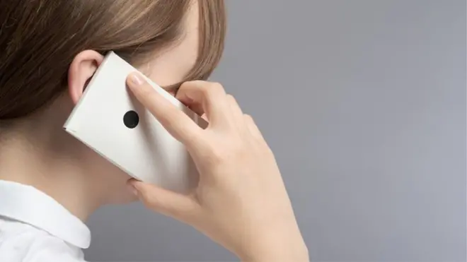 El sobre le permite al usuario hacer y recibir llamadas.