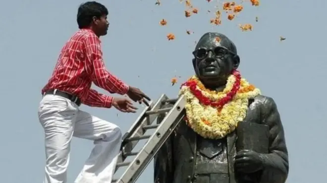 امبیڈکر کا مجسمہ