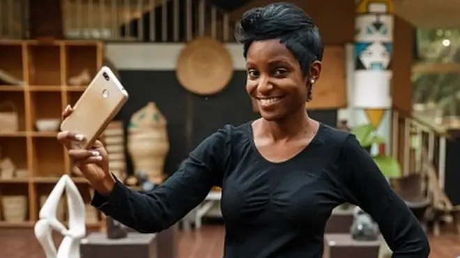 L'étude révèle que les femmes sont deux fois plus susceptibles que les hommes de posséder des iPhones.