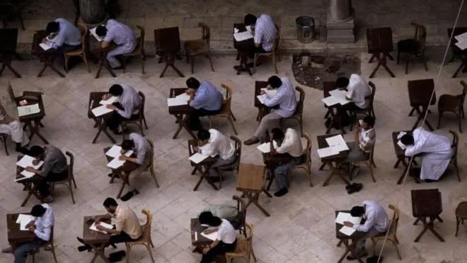 امتحانات الثانوية العامة تجلب معها القلق والتوتر الجماعي في العالم العربي
