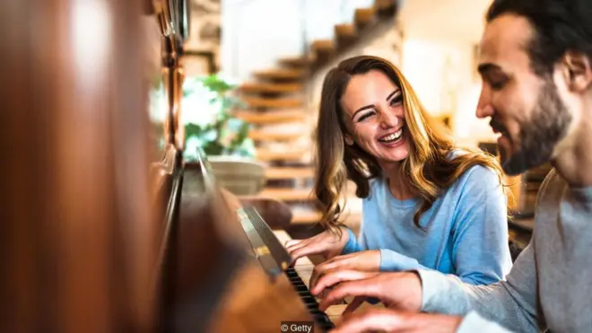 "Karya terbesar dari musik adalah mesin empati: mereka membuat kita berkelana tanpa berpindah dari kehidupan kita, umur dan jiwa," kata Clemency.