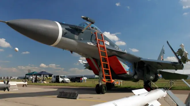 Многофункциональный истребитель корабельного базирования МиГ29К на Международном авиационно-космическом салоне