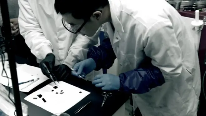 شرائح إلكترونية بسماكة الخلية الواحدة لإنتاج شاشات رقيقة جداً