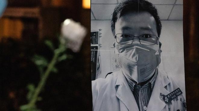 香港民众举行了悼念李文亮医生的烛光守夜活动