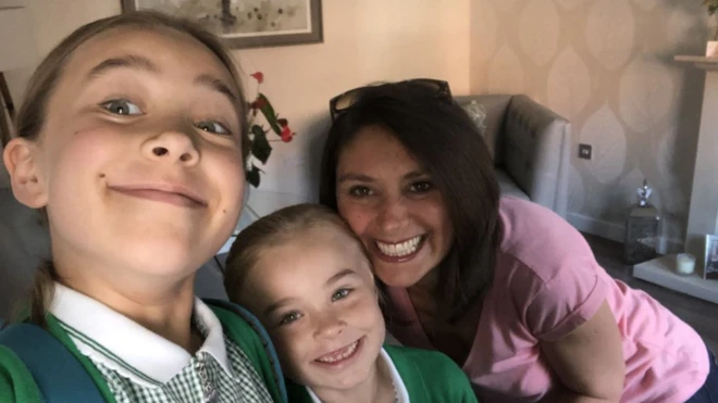 A Myatt le diagnosticaron cáncer de mama a los 30 años, y una década después descubrieron que tenía cáncer metastásico.