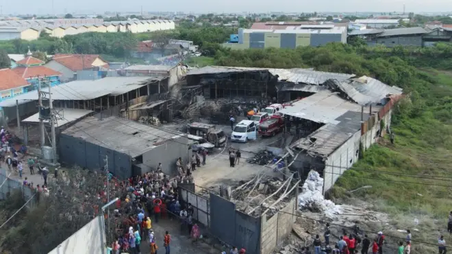 Lokasi pabrik yang dekat dengan permukiman warga juga dipertanyakan pegiat hak buruh.