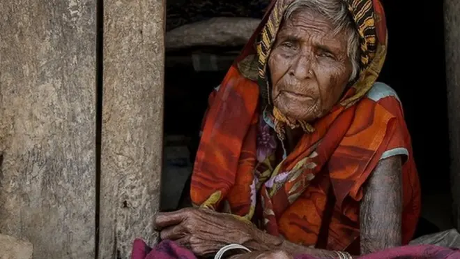 బ్యాంక్ అకౌంటును ఆధార్‌తో అనుసంధానించని కారణంగా గత అక్టోబర్ నుంచి రాజ్‌కుమారి దేవి పింఛన్ నిలిచిపోయింది