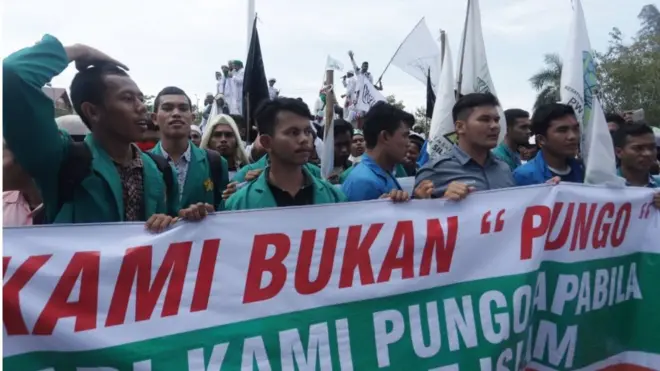 Selain para anggota FPI, hadir juga sejumlah mahasiswa.