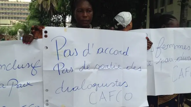 Une vingtaine de femmes congolaises manifestent devant le centre interdiocésain de Kinshasa