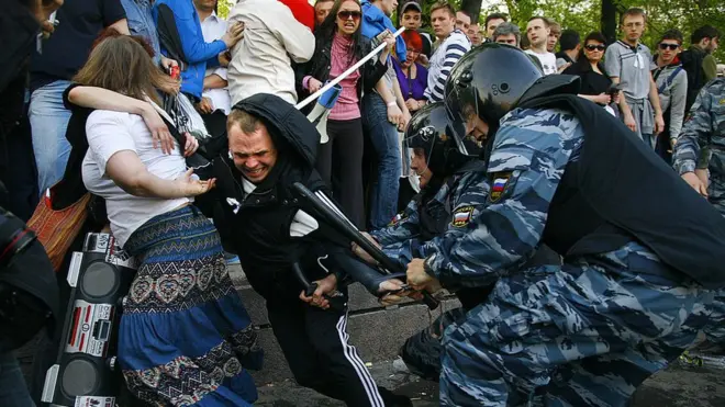 Арестованных по "болотному делу" обвиняют в применении насилия к полицейским