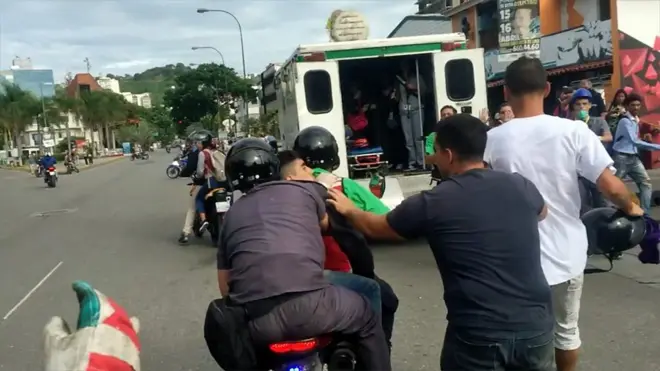 Joven herido en motocicleta