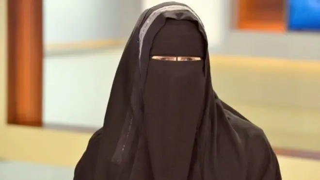 Tunisia melarang niqab di fasilitas publik dengan alasan keamanan, sebagai tanggapan atas bom bunuh diri pekan lalu.