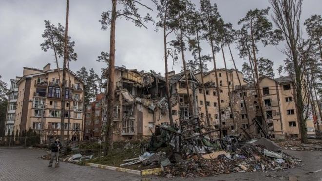 Tòa nhà bị hư hại do pháo kích lớn ở thành phố Irpin, tỉnh Kyiv, Ukraine, ngày 3 tháng 3 năm 2022
