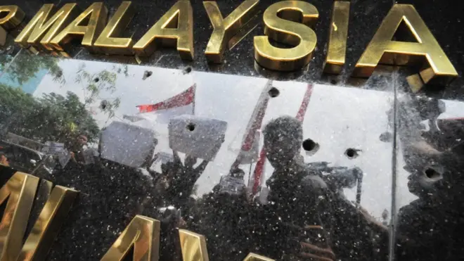 Kedutaan Malaysia berkali-kali didatangi kalangan 'nasionalis' yang memprotes berbagai hal yang menyentil nasionalisme mereka.