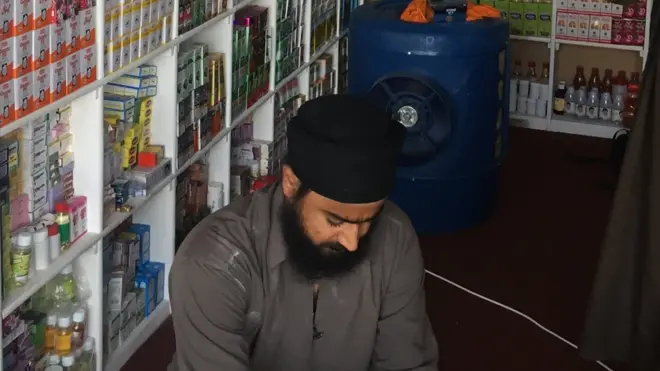 در ولایت هلمند، در جنوب افغانستان، از بیش از ۱۲۰ خانواده اهل سیک و هندو تنها دو نفر باقی مانده‌اند.