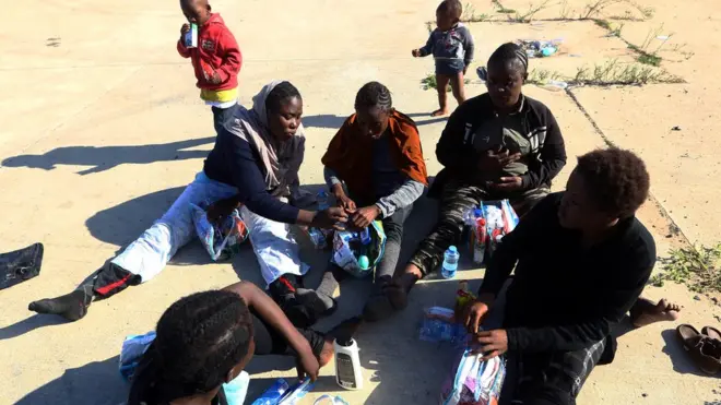 Dis African migrants bin arrive one naval base for Tripoli, Libya on 17 October 2017, after coastguards save dem from rubber boat