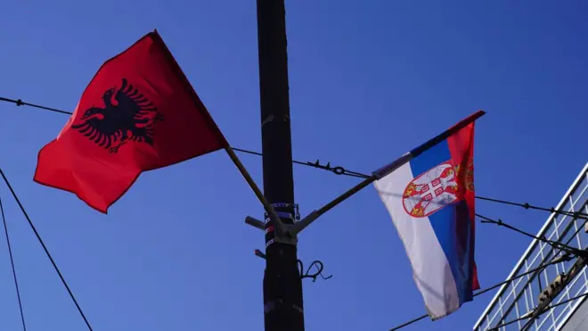 Zastave Srbije i Albanije