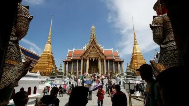 Du khách thăm Hoàng cung ở Bangkok