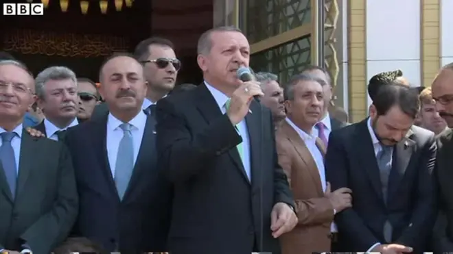 団結を呼びかけるエルドアン大統領