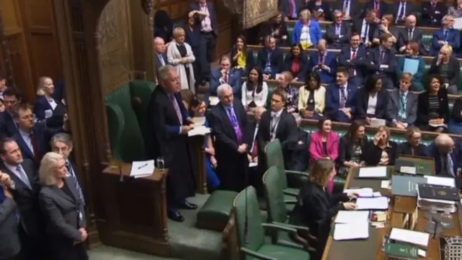 Avam Kamarası Başkanı John Bercow, oylamanın sonucunu açıklıyor