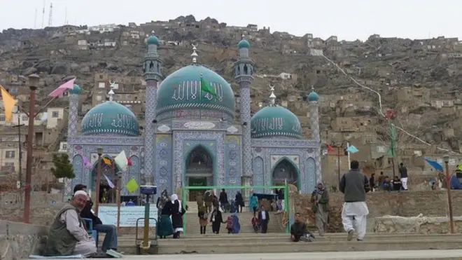 पश्चिमी काबुलको साखीमा नयाँ वर्षको अवसरमा प्रार्थना गर्न मानिसहरू भेला हुने गर्छन्