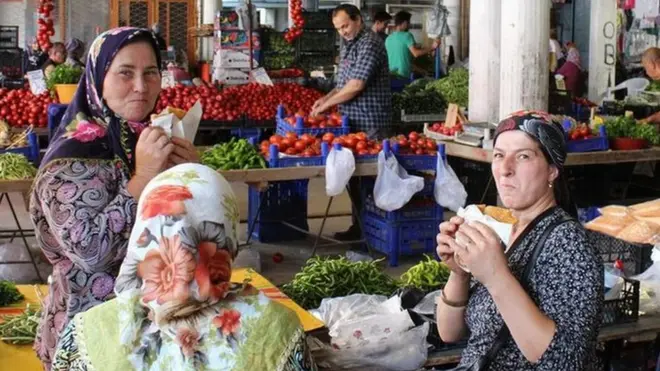 Aylin Tok: "İnsanların bəzisinin varlı, bəzisinin kasıb olduğu hissi yoxdur"