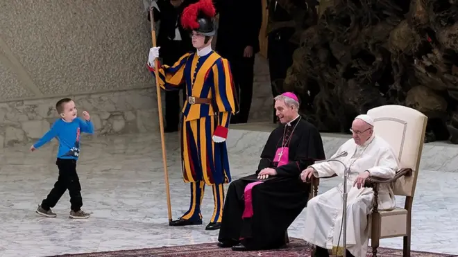 Мальчик прервал аудиенцию папы римского