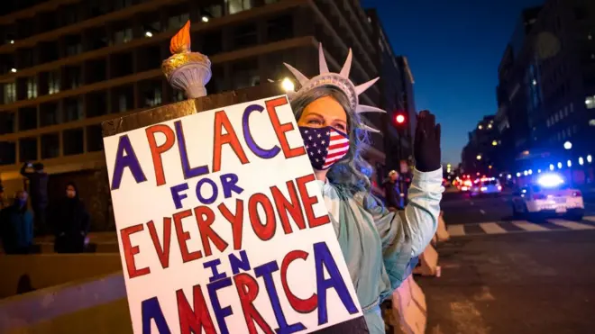 الإندبندنت تقول "غزو الكابيتول لم يكن مثل أحداث 11 سبتمبر من حيث العنف ولكن أهميته السياسية قد تكون أكبر"