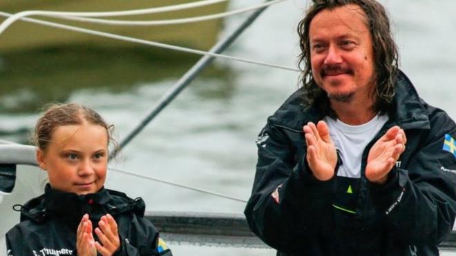 桑伯格的父亲斯万特（图右）早前陪同自己的女儿，乘坐一艘帆船前往纽约出席联合国气候变化大会。
