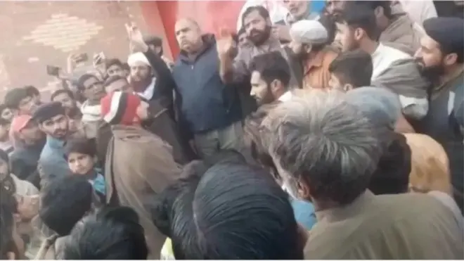 भीड़ से शांति बनाए रखने की अपील की गई थी लेकिन वो नहीं मानी