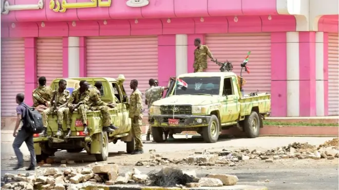 قوات الأمن السودانية تنتشر في الشوارع