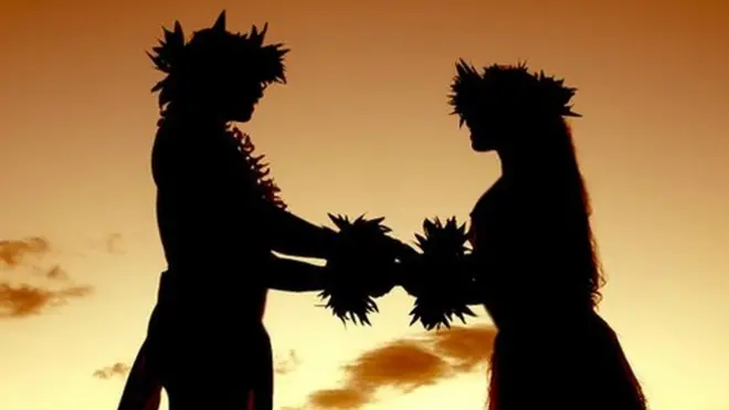 میں اپنا نام بتاؤں گی اگر تم اپنا نام بتاؤ