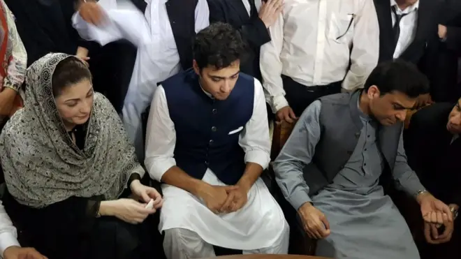 مریم نواز کی پیشی کے موقع پر ان کے بیٹے جنید صفدر کے علاوہ حمزہ شہباز بھی عدالت میں موجود تھے