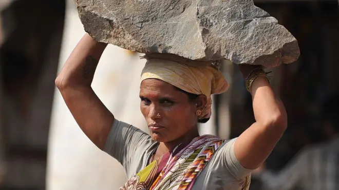 મહિલા શ્રમિકની તસવીર