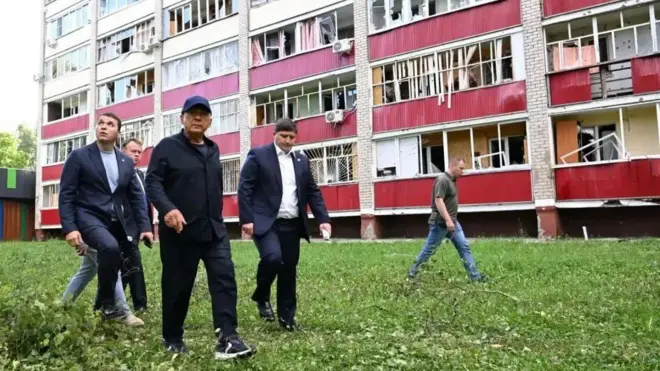 Глава Татарстана Минниханов у поврежденного дома в Нижкнекамске