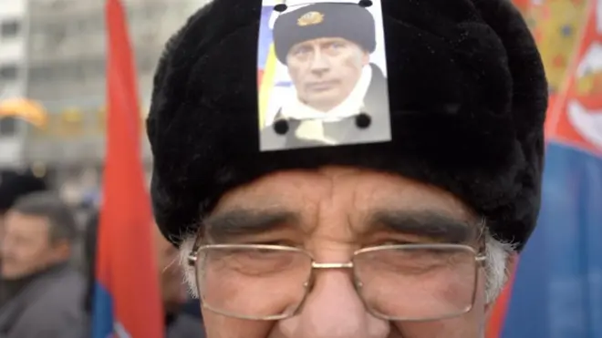 Slika Putina na šubari jednog od građana na dočeku