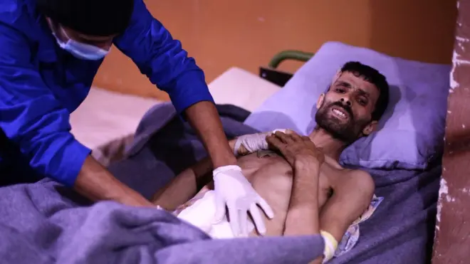 Bir yaralı tedavi ediliyor